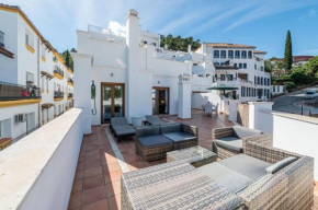 3 Bed Apartment In Benahavis, Benahavis